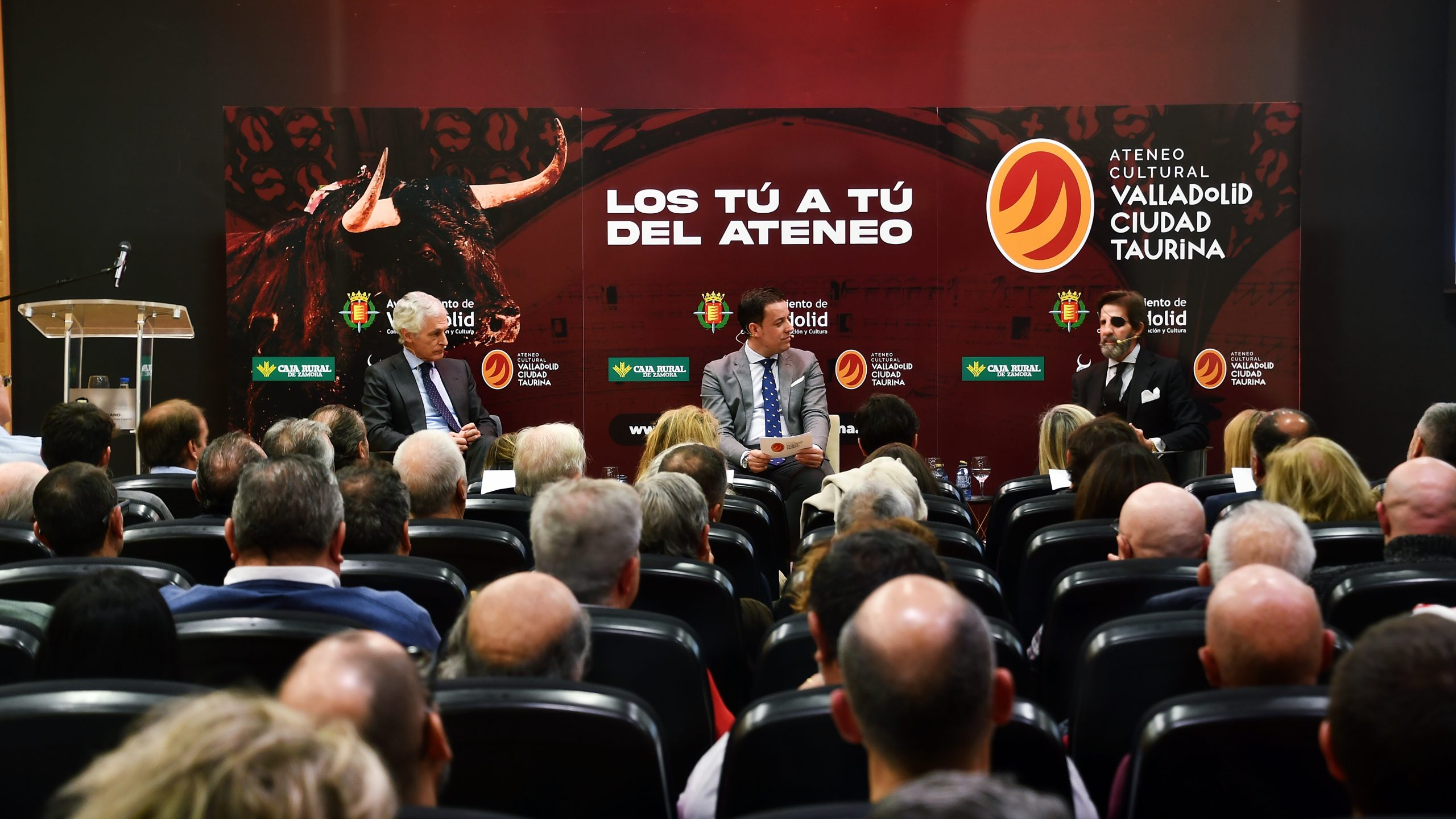 Multitudinario acto de Juan José Padilla y Adolfo Suárez en Valladolid