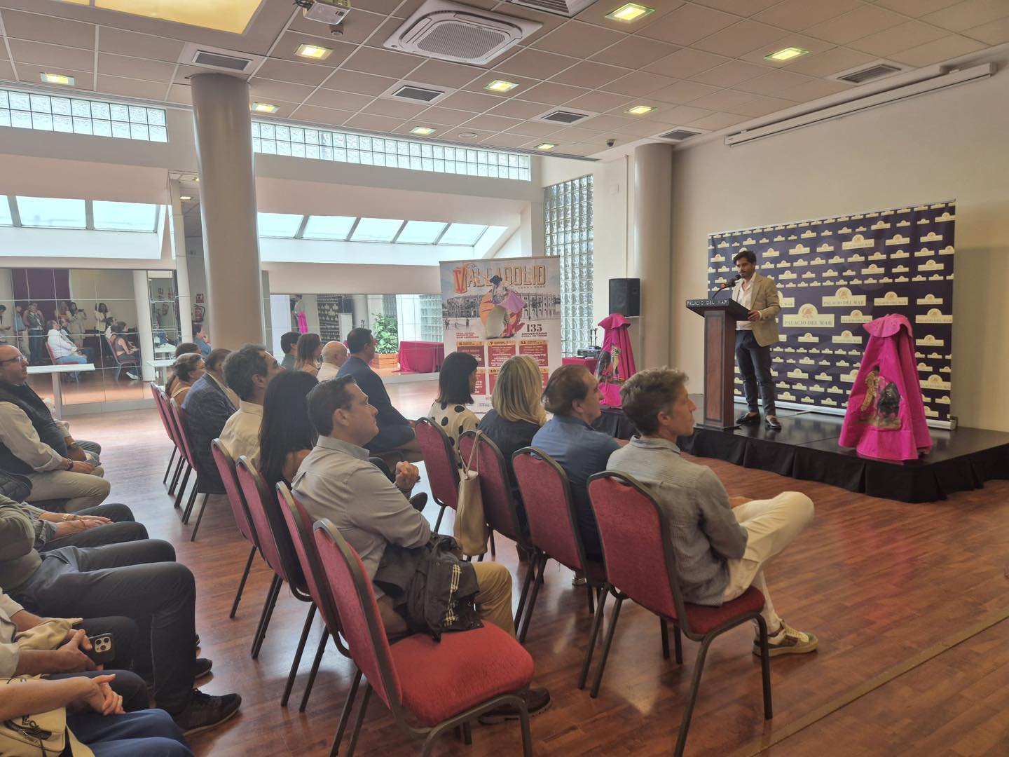 Santander acoge la presentación de la feria de Valladolid en plena feria de Santiago