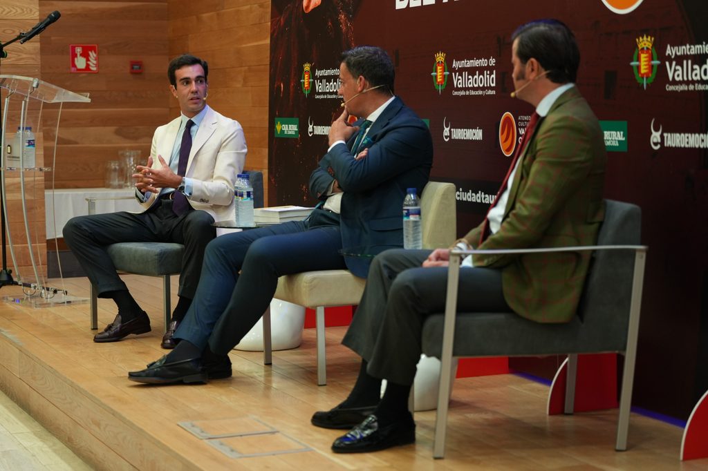 Tomás Rufo y Lolo de Juan acercan el mundo del toro y el campo en un Tú a Tú del Ateneo